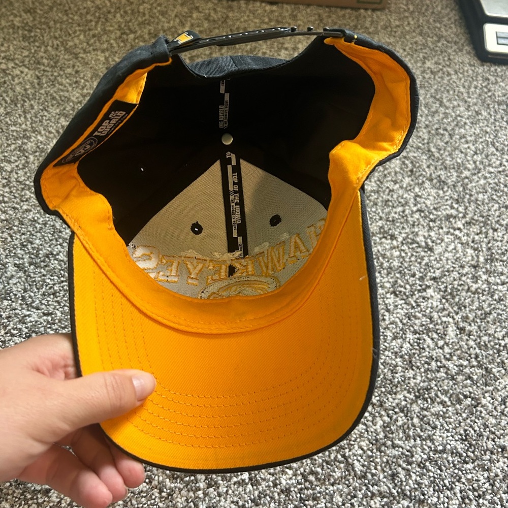 Iowa Hawkeyes hat - Picture 4 of 4